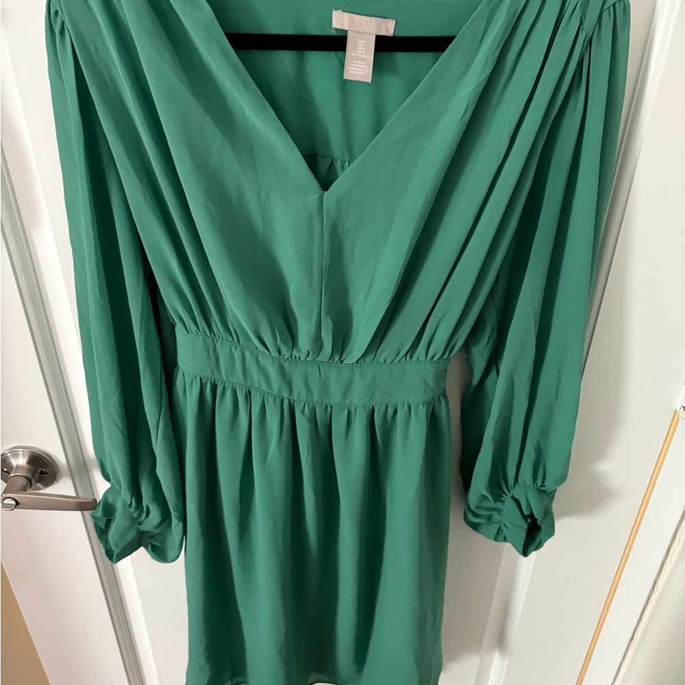 H&M Green V-Neck Long Sleeve Dress